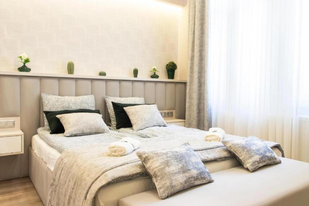 Revay 20 Suites By Corall Budapest Eksteriør bilde